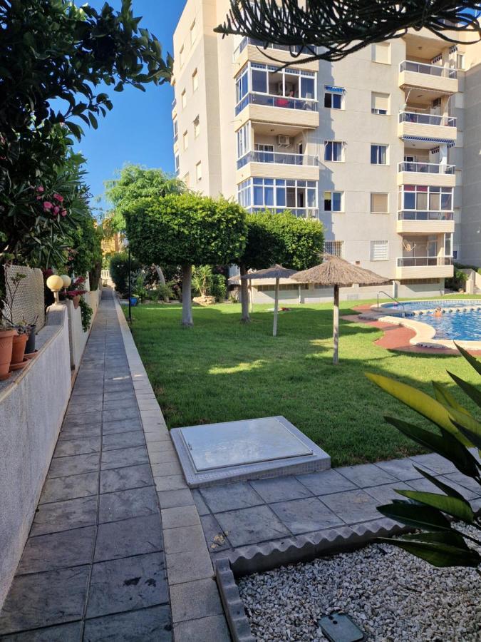 Magnifico Chalet Adosado En Torrevieja, Alicante. Buitenkant foto